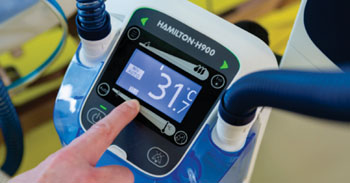 Imagen: El humidificador integrado HAMILTON‐H900 (Fotografía cortesía de Hamilton Medical).