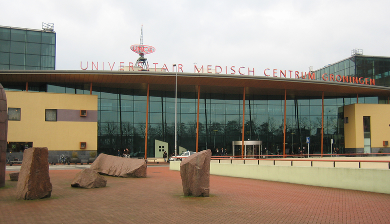 Imagen: La entrada del UMC Groningen, el hospital más grande de los Países Bajos (Fotografía cortesía de Wikimedia Commons).