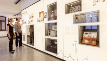 Imagen: Exhibiciones del Museo Siemens de Tecnología Médica (Fotografía cortesía de Siemens Healthcare).