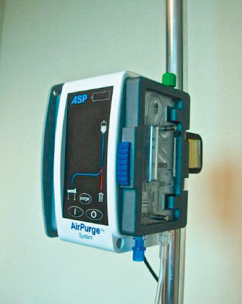 Imagen: El sistema AirPurge, diseñado para la detección y remoción de burbujas de aire en la línea IV (Fotografía cortesía de Anesthesia Safety Products).