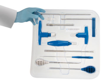 Imagen: El kit desImagen: El kit desechable para la fijación del implante de columna (Fotografía cortesía de ECA Medical Instruments).echable para la fijación del implante de columna (Fotografía cortesía de ECA Medical Instruments).