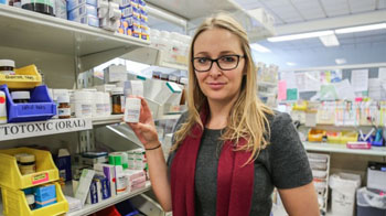 Imagen: La Dra. Rose Cairns señaló que los pacientes pueden confundir fácilmente su dosis semanal de metotrexato con una de las medicinas que deben tomar diariamente (Fotografía cortesía del Centro de Información sobre Venenos de Nueva Gales del Sur).