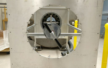 Imagen: El 3T compacto, un prototipo de investigación, que está diseñado para obtener imágenes de la cabeza y las extremidades pequeñas (Fotografía cortesía de la Clínica Mayo). Imagen: El 3T compacto, un prototipo de investigación, que está diseñado para obtener imágenes de la cabeza y las extremidades pequeñas (Fotografía cortesía de la Clínica Mayo).