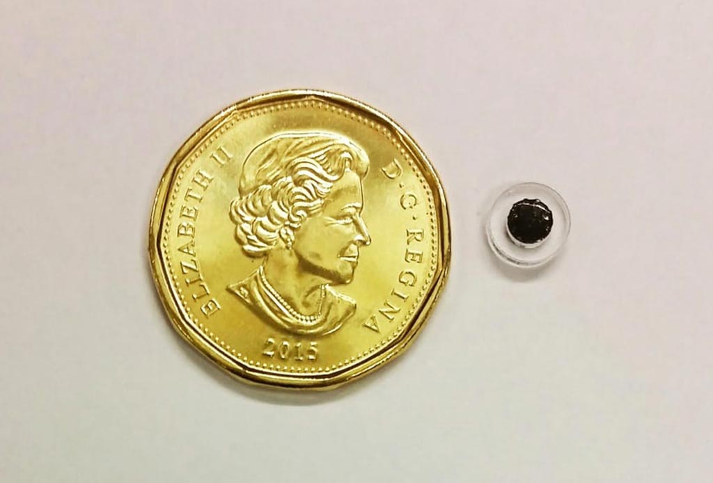 Imagen: Un dispositivo magnético implantable puede suministrar drogas en el lugar, según demanda (Fotografía cortesía de la UBC).