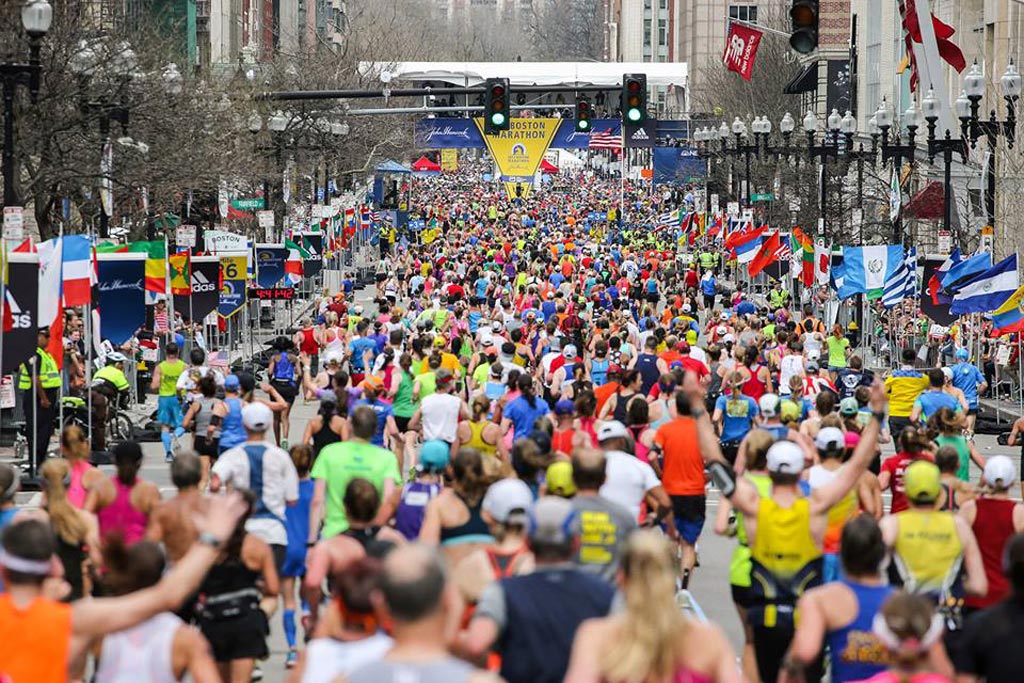 Imagen: La investigación sugiere que los días de maratón pueden aumentar el riesgo de muerte en los no participantes (Fotografía cortesía de la Asociación Atlética de Boston)