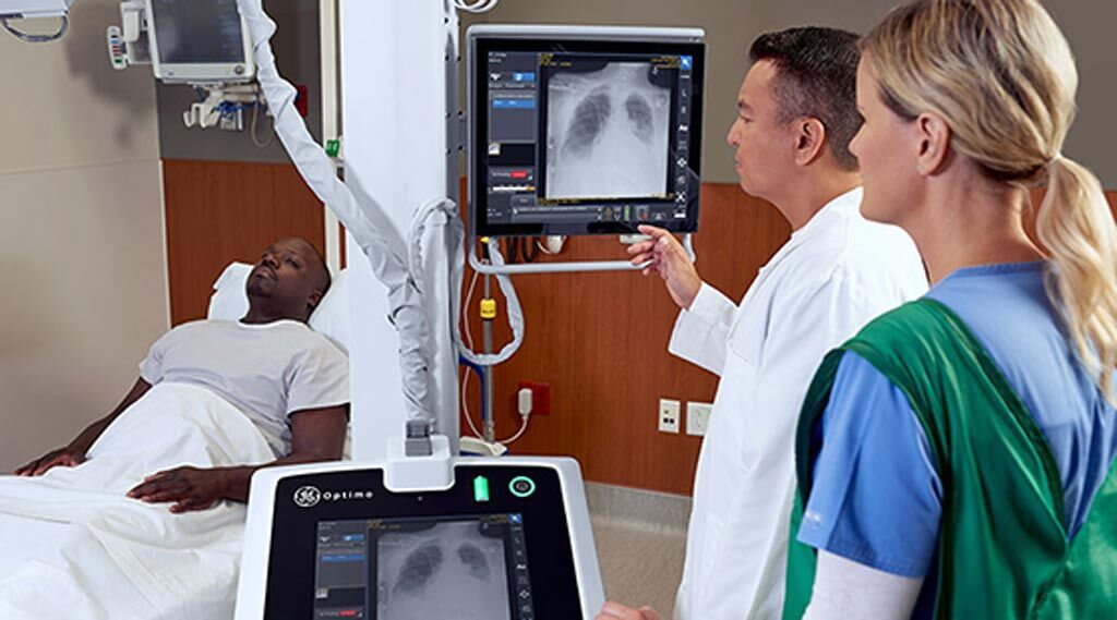 Imagen: Un algoritmo nuevo de programación de rayos X prioriza la programación de rayos X para los neumotórax (Fotografía cortesía de GE Healthcare). Imagen: Un algoritmo nuevo de programación de rayos X prioriza la programación de rayos X para los neumotórax (Fotografía cortesía de GE Healthcare).