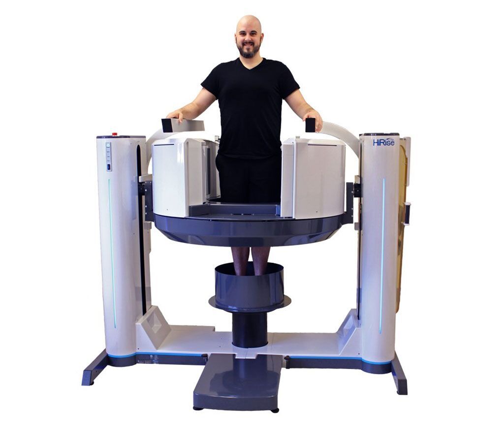 Imagen: El sistema CBCT con soporte de peso HiRise escanea extremidades enteras (Fotografía cortesía de Curvebeam) Imagen: El sistema CBCT con soporte de peso HiRise escanea extremidades enteras (Fotografía cortesía de Curvebeam)