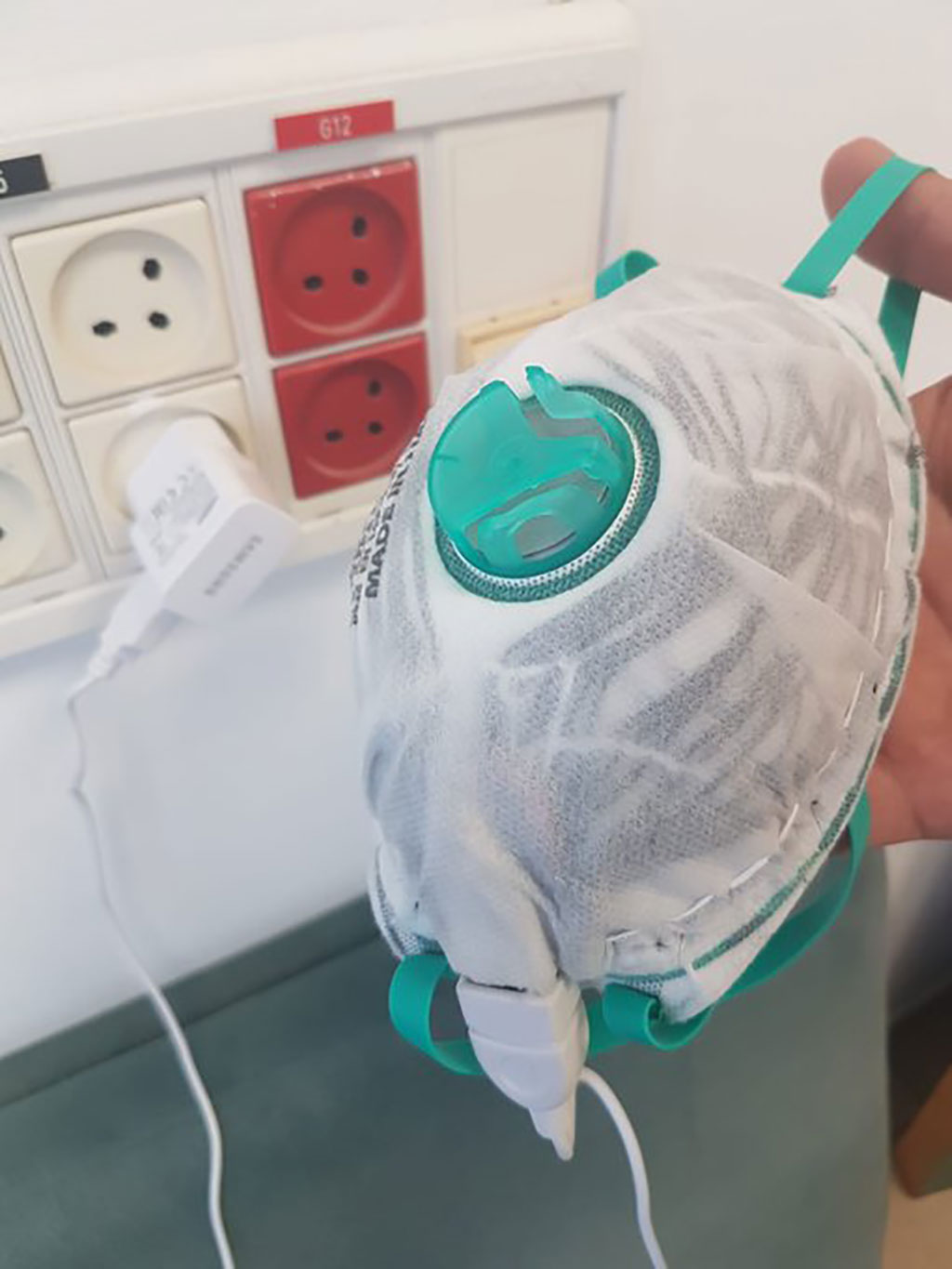 Imagen: La máscara eléctrica ‘con auto limpieza’ puede matar el coronavirus usando el cargador del teléfono (Fotografía cortesía del Technion)