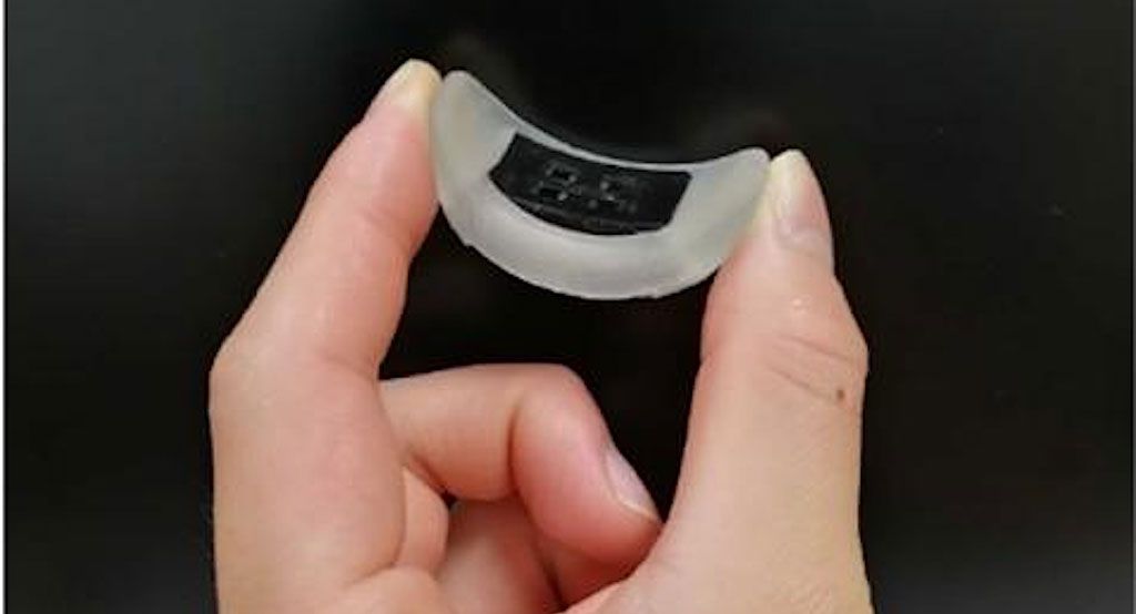 Imagen: Un sensor transcutáneo portátil mide los niveles de bilirrubina en los bebés (Fotografía cortesía de Ota Hiroki/YNU)