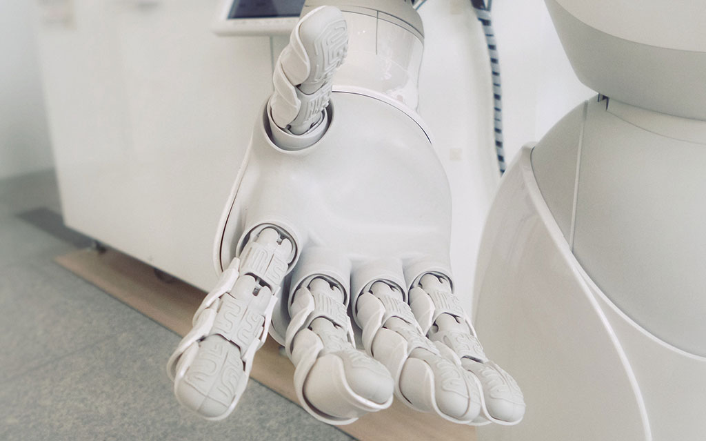Imagen: El mercado de robots quirúrgicos alcanzará los 18.000 millones de dólares para 2030 (Fotografía cortesía de Unsplash)