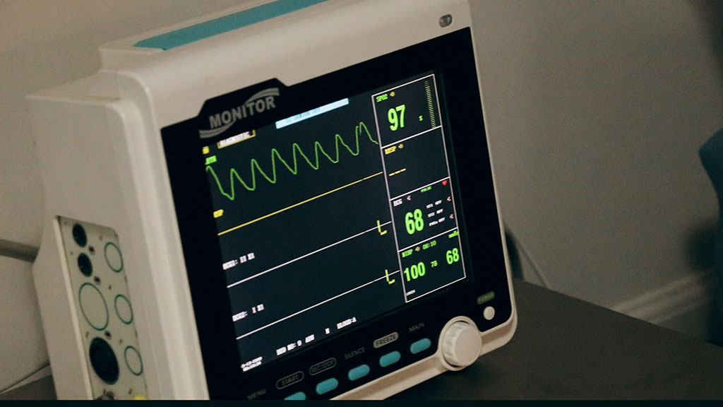 Imagen: El ECG puede identificar a los pacientes hospitalizados con COVID-19 con un riesgo elevado de mortalidad (Fotografía cortesía de Unsplash)