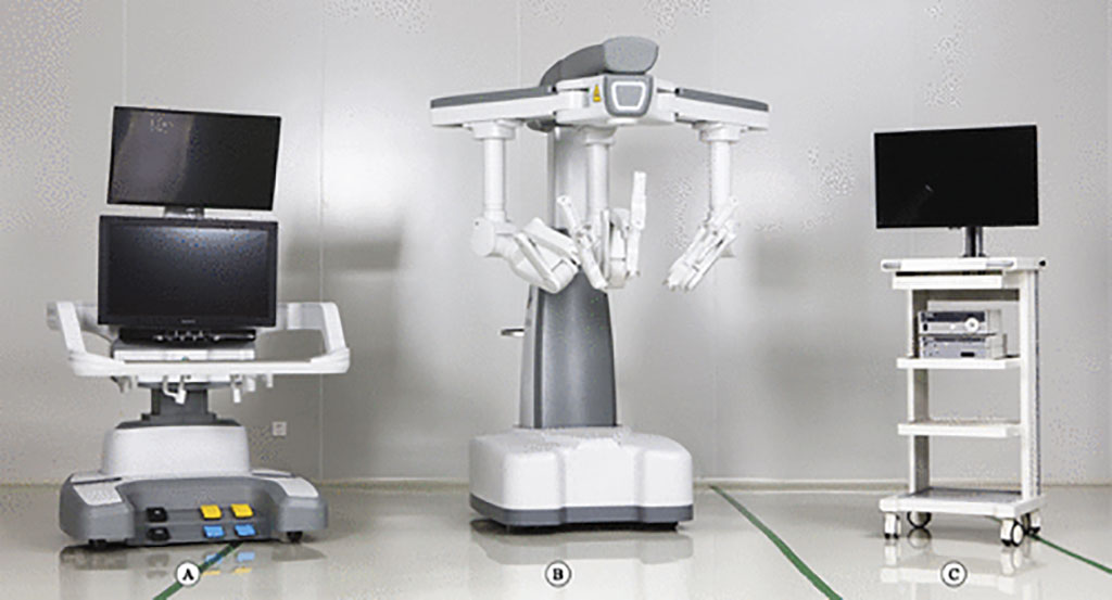 Imagen: El robot quirúrgico KangDuo (Fotografía cortesía del Primer Hospital de la Universidad de Pekín)