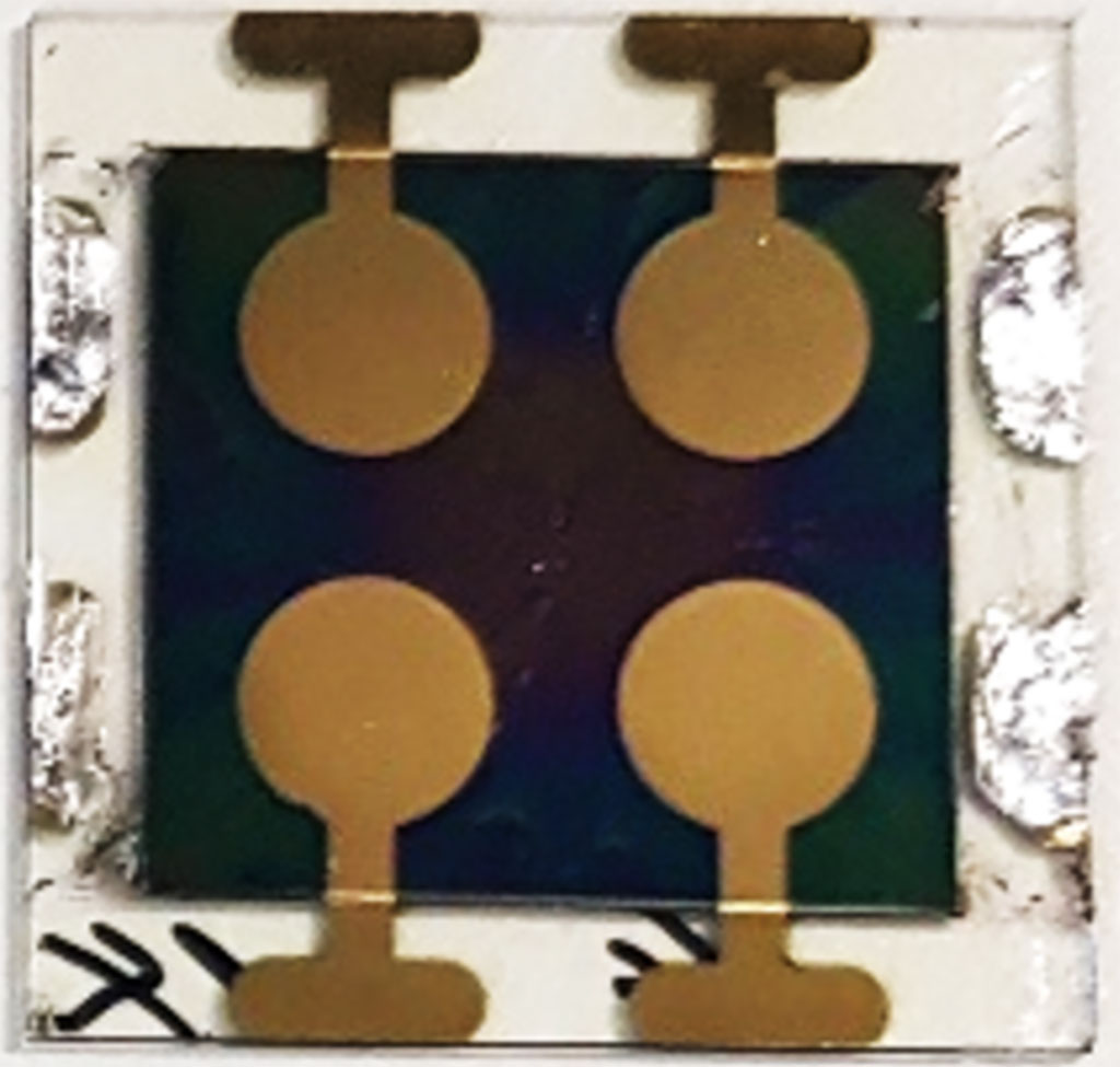 Imagen: Una imagen de un dispositivo detector de rayos X multienergía de película delgada (Fotografía cortesía de Exciton Science) Imagen: Una imagen de un dispositivo detector de rayos X multienergía de película delgada (Fotografía cortesía de Exciton Science)