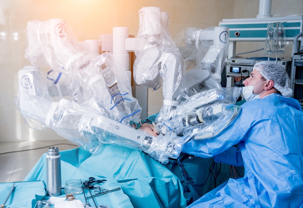Imagen: La cirugía robótica se asocia con mejores resultados para la mayoría de los pacientes con cáncer de colon (Fotografía cortesía de 123RF)