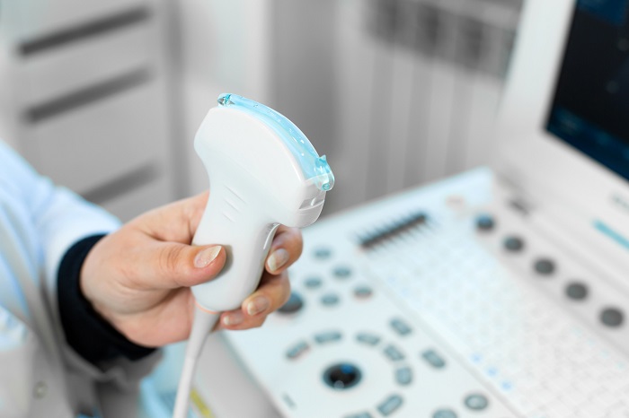 Imagen: El sistema de ultrasonido portátil utiliza IA para acelerar el triaje de pacientes con sospecha de lesiones (cortesía de la foto de 123RF) Imagen: El sistema de ultrasonido portátil utiliza IA para acelerar el triaje de pacientes con sospecha de lesiones (cortesía de la foto de 123RF)
