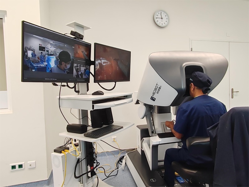 Imagen: El sistema Toumai ha completado con éxito más de 200 casos de telecirugía robótica humana en todo el mundo. (foto cortesía de MicroPort Medbot)