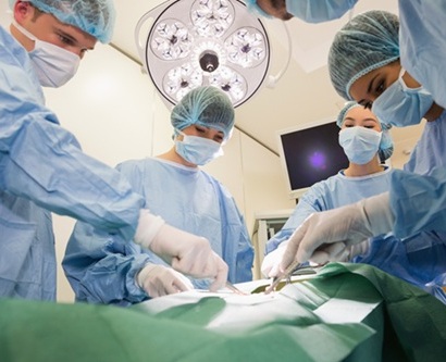 Imagen: el adhesivo sella los tejidos y minimiza la acumulación de líquido después de la cirugía (Fotografía cortesía de 123RF) Imagen: el adhesivo sella los tejidos y minimiza la acumulación de líquido después de la cirugía (Fotografía cortesía de 123RF)