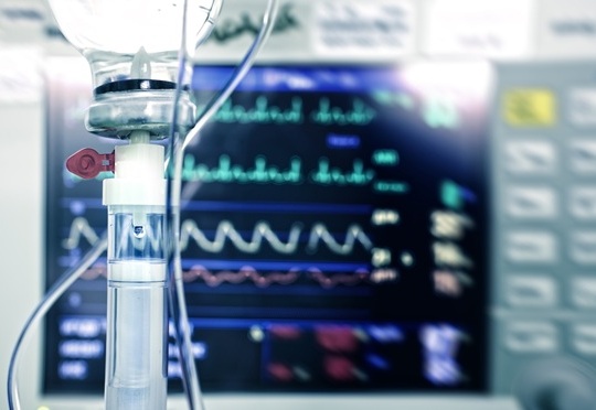 Imagen: los modelos de aprendizaje automático analizan los datos de los pacientes para personalizar el tratamiento con vasopresores en casos de shock séptico (Foto cortesía de 123RF)