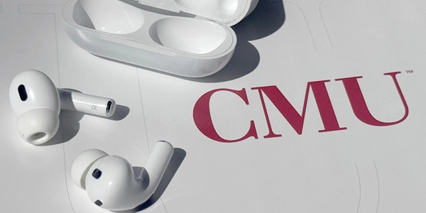 Imagen: Utilizando auriculares ampliamente disponibles, investigadores de la CMU desarrollaron una tecnología que, con el tiempo, podría ayudar a monitorear de forma pasiva las afecciones cardíacas y detectar trastornos valvulares (fotografía cortesía de la Universidad Carnegie Mellon)