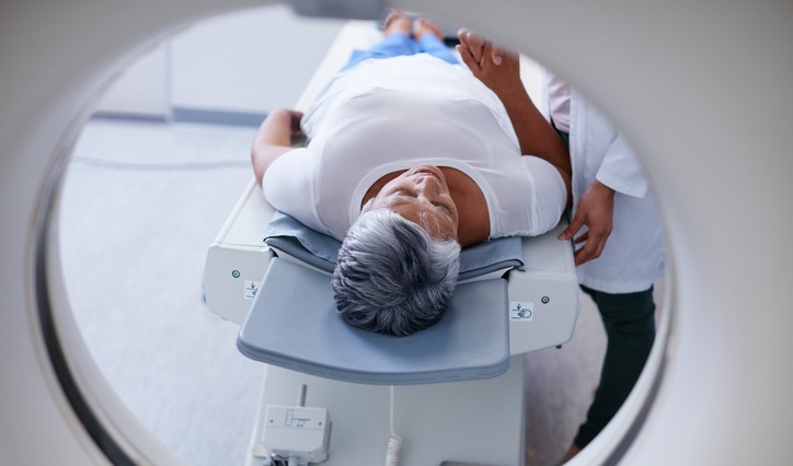 Imagen: Las imágenes cerebrales por PET podrían ayudar a identificar a los pacientes con Alzheimer que tienen más probabilidades de beneficiarse de las terapias disponibles (Crédito de la imagen: iStock)