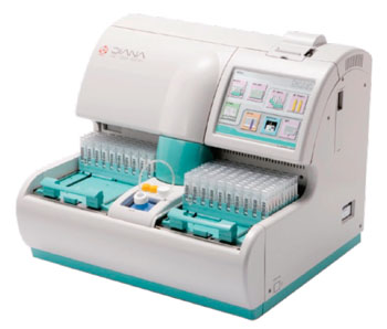 Imagen: El OC-SENSOR, una máquina totalmente automatizada para la prueba inmunoquímica, de sangre oculta fecal, diseñada para la identificación precoz del cáncer de colon (Fotografía cortesía de Eiken Chemical).