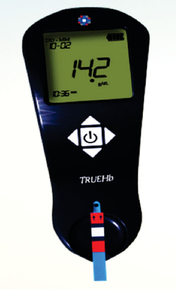 Imagen: El kit de análisis TrueHb hemometer (Fotografía cortesía del Instituto Hindú de Tecnología Delhi).