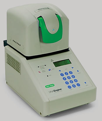 Imagen A: El detector para PCR en tiempo real, Chromo4 (Fotografía cortesía de Bio-Rad).