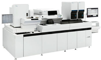 Imagen: El sistema de hematología XN-3000 incluye dos módulos de análisis de hematología co-primarios y un slidemaker/sistema de coloración, integrado (Fotografía cortesía de Sysmex).