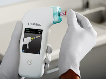 Imagen B: El analizador de coagulación Xprecia Stride (Fotografía cortesía de Siemens Healthcare Diagnostics).