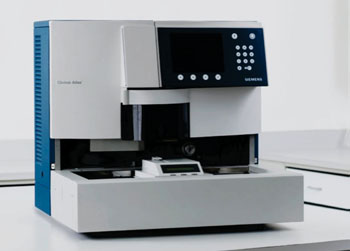 Imagen: El analizador químico automatizado Clinitek Atlas para orina (Fotografía cortesía de Siemens Healthcare).