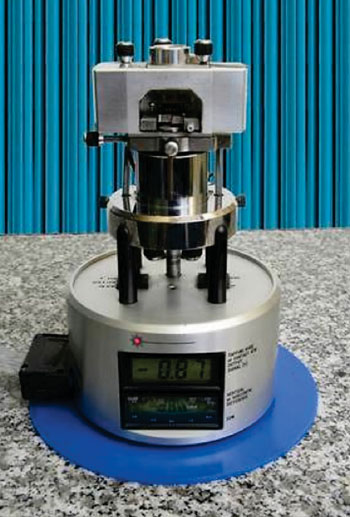 Imagen B: El microscopio de fuerza de barrido NanoScope IIIa (Fotografía cortesía de la Universidad de Aix-Marsella).