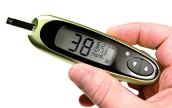 Imagen: Un glucómetro que muestra un resultado de glucosa en sangre, indicando hipoglucemia grave (Fotografía cortesía de la UCSF).
