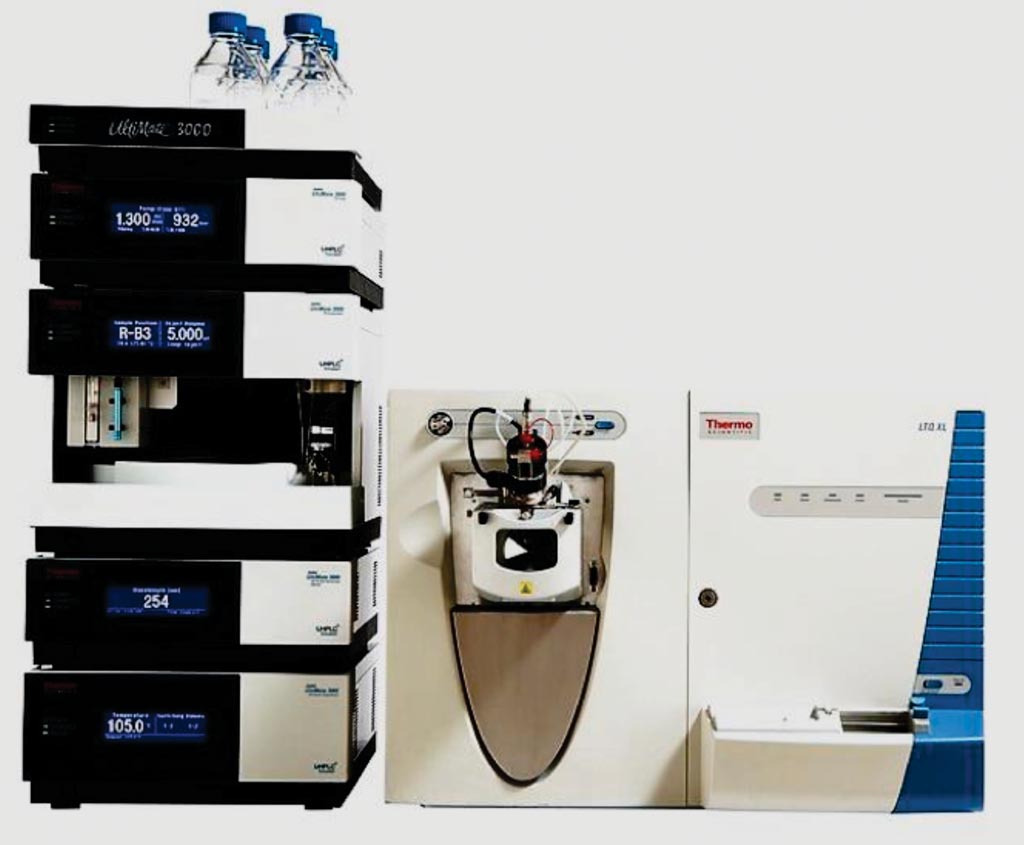 Imagen: El sistema de cromatografía líquida de alta resolución (HPLC), LC UltiMate 3000, acoplado a un sistema de espectrometría de masas LTQ Velos Pro (Fotografía cortesía de Thermo Fisher Scientific).