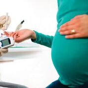 Imagen: Una mujer embarazada a quien le realizan un análisis de sangre para detectar la diabetes gestacional (Fotografía cortesía del Instituto Nacional de Diabetes y Enfermedades Digestivas y del Riñón de los EUA).