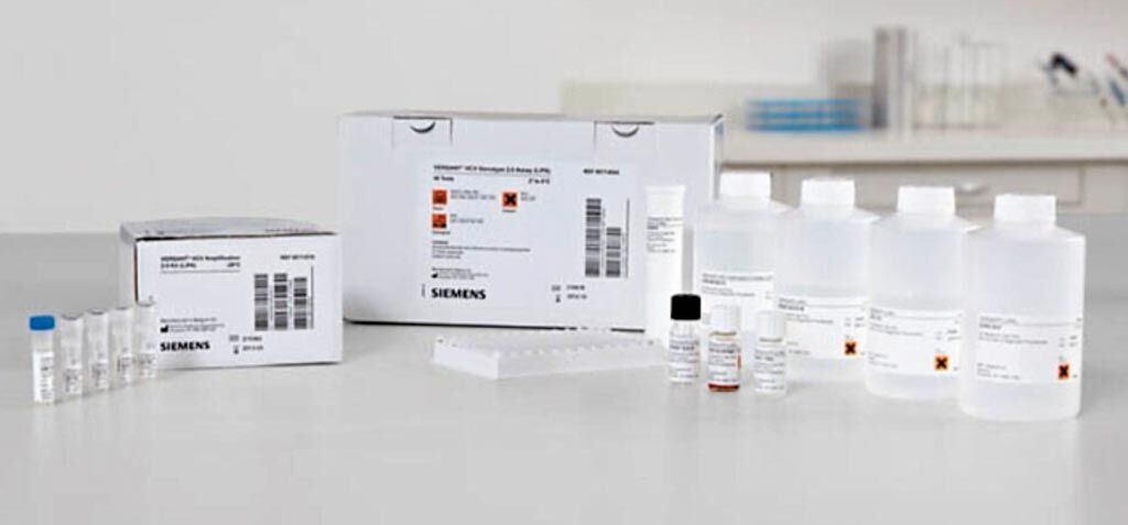 Imagen: El ensayo de sonda VERSANT HCV Genotype 2.0 Line (Fotografía cortesía de Siemens Healthcare Diagnostics).