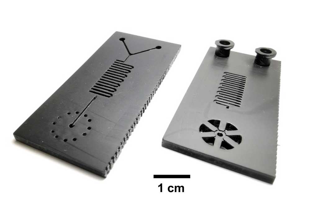 Imagen: Un cartucho de microfluidos para una prueba de COVID-19 de 30 minutos (Fotografía cortesía de Bill King)