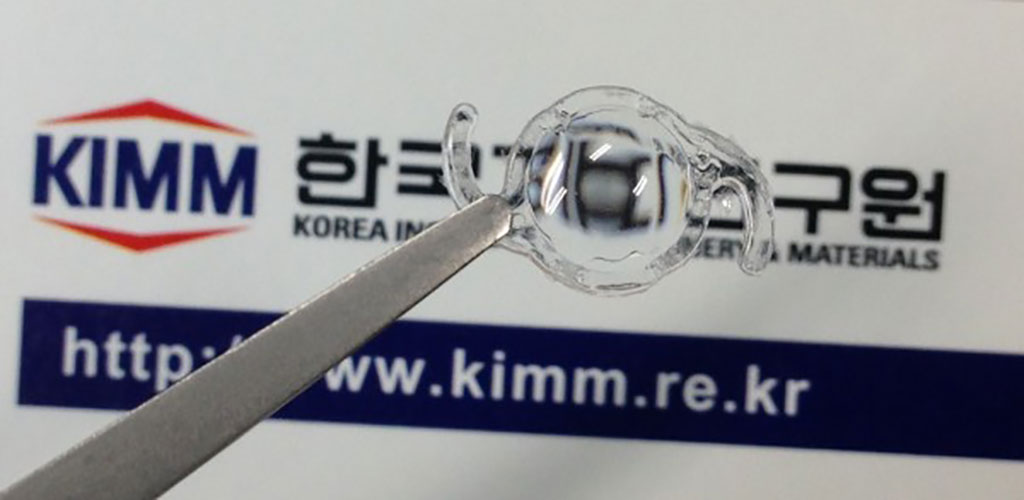 Imagen: Lente utilizada en el desarrollo de lentes intraoculares inteligentes (Fotografía cortesía de KIMM)