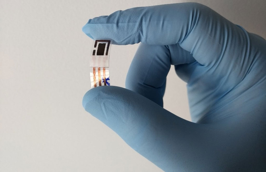 Imagen: Sensor de cobre flexible hecho a bajo precio a partir de materiales ordinarios (Fotografía cortesía de la Universidad de São Paulo)