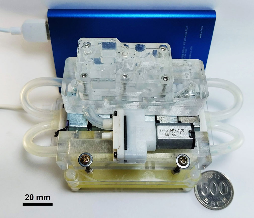 Imagen: El pequeño dispositivo activado por voz extracta y pretrata el ADN bacteriano (Fotografía cortesía de ACS Sensors)