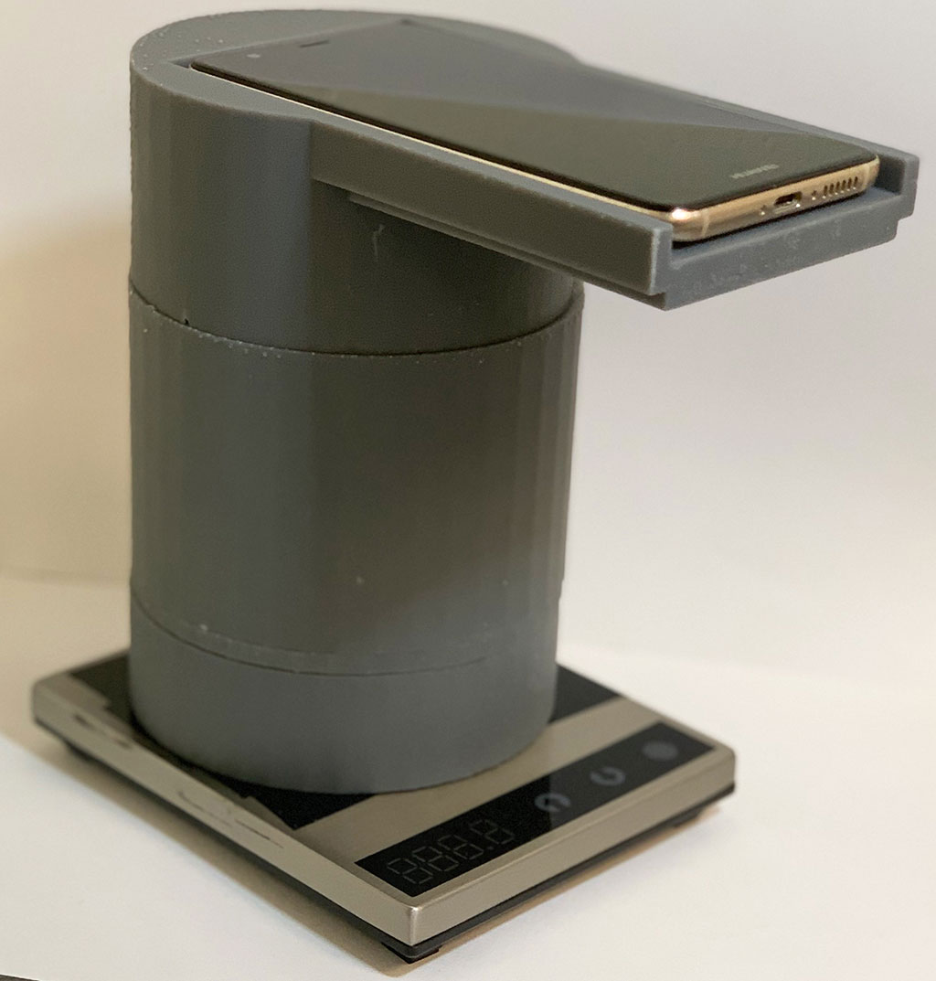 Imagen: Un dispositivo POC portátil basado en teléfono inteligente para ser usado con el método EXTRA-CRISPR para diagnósticos de cáncer (Fotografía cortesía de UF Health)