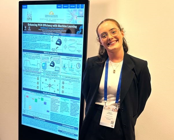 Imagen: La investigadora Caitlin McDonald, quien dirigió el estudio, presentó la investigación de PCR en la Conferencia de la Sociedad Internacional de Genética Forense (Foto cortesía de la Universidad de Flinders)