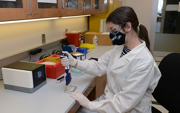 Imagen: este esfuerzo conjunto utilizará muestras de la investigación de KU ADRC para validar un análisis de sangre desarrollado por BYU (Foto cortesía de KU ADRC)