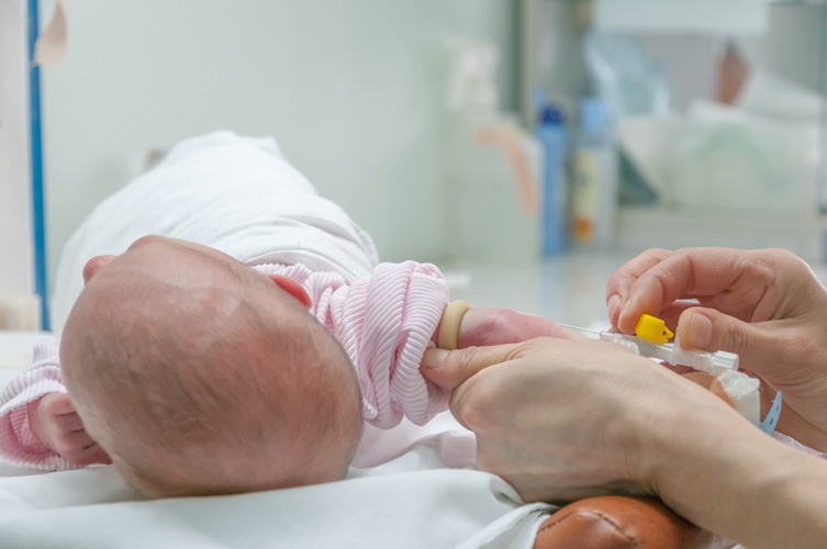 Imagen: el diagnóstico rápido para detectar la sepsis neonatal puede proporcionar resultados en cuestión de horas versus días (foto cortesía de 123RF)