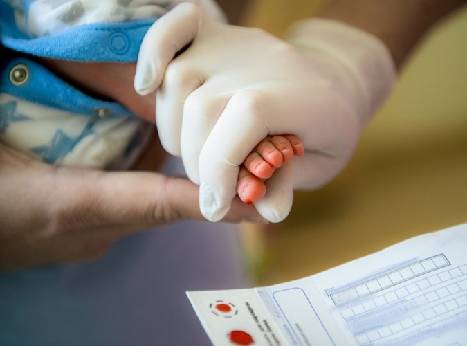 Imagen: la integración de la secuenciación genómica en los análisis de sangre de recién nacidos puede permitir la detección más temprana de enfermedades raras (fotografía cortesía de MCRI)