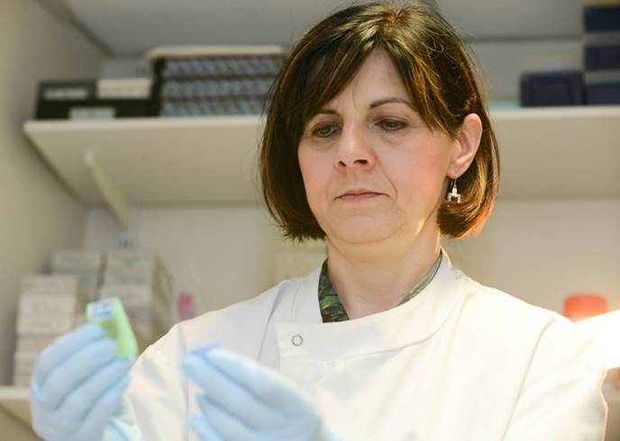 Imagen: la profesora Tatjana Crnogorac-Jurcevic identificó proteínas específicas en la orina que pueden servir como biomarcadores del cáncer de páncreas en etapa temprana (fotografía cortesía del Instituto Oncológico de Barts)