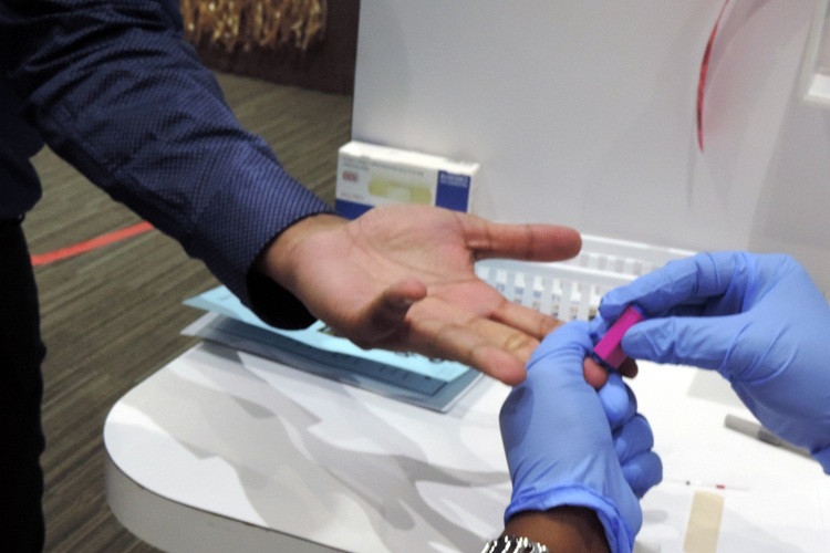 Imagen: la combinación de tres biomarcadores cardiovasculares puede revelar el riesgo de ataque cardíaco antes de que aparezcan los síntomas (fotografía cortesía de AHA)