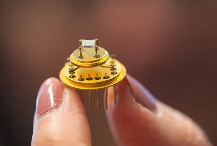 Imagen: uno de los 32 sensores de la nariz electrónica (fotografía cortesía de la Universidad de Linköping)