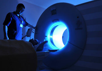 Imagen: Un escáner RM usado para el diagnóstico del cáncer (Fotografía cortesía del Colegio Imperial de Londres).