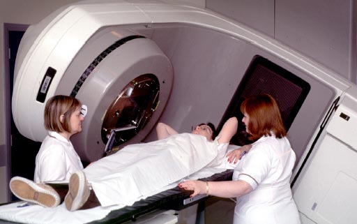 Imagen: Los investigadores han encontrado que la radioterapia hiperfraccionada, y el aumento de la radioterapia podría salvar la vida de más pacientes con cáncer de cabeza y cuello (Fotografía cortesía de Drugs Information Online).