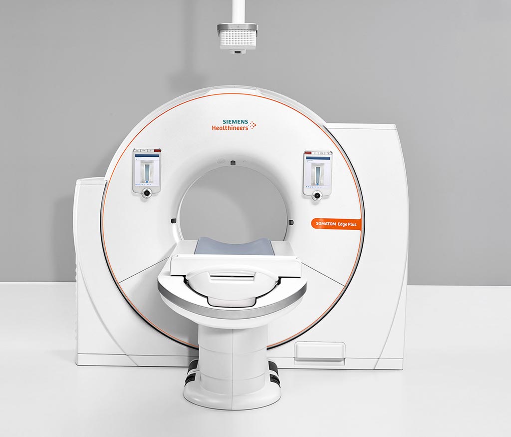 Imagen: El nuevo escáner para TC coloca a los pacientes automáticamente usando la IA (Fotografía cortesía de Siemens Healthineers).
